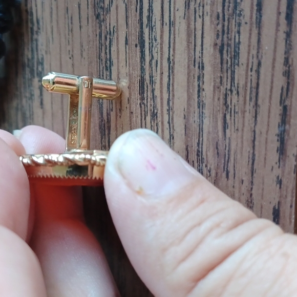 Vintage PRK Carved Carnelian Spartan Tie tac and Cufflinks, 12K gold filled - Picture 4 of 4
